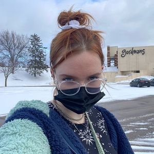 Meet your Posher, Danielle